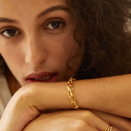 Aureole Double Paperclip Bracelet in 18ct gold vermeil worn on the wrist of a model.