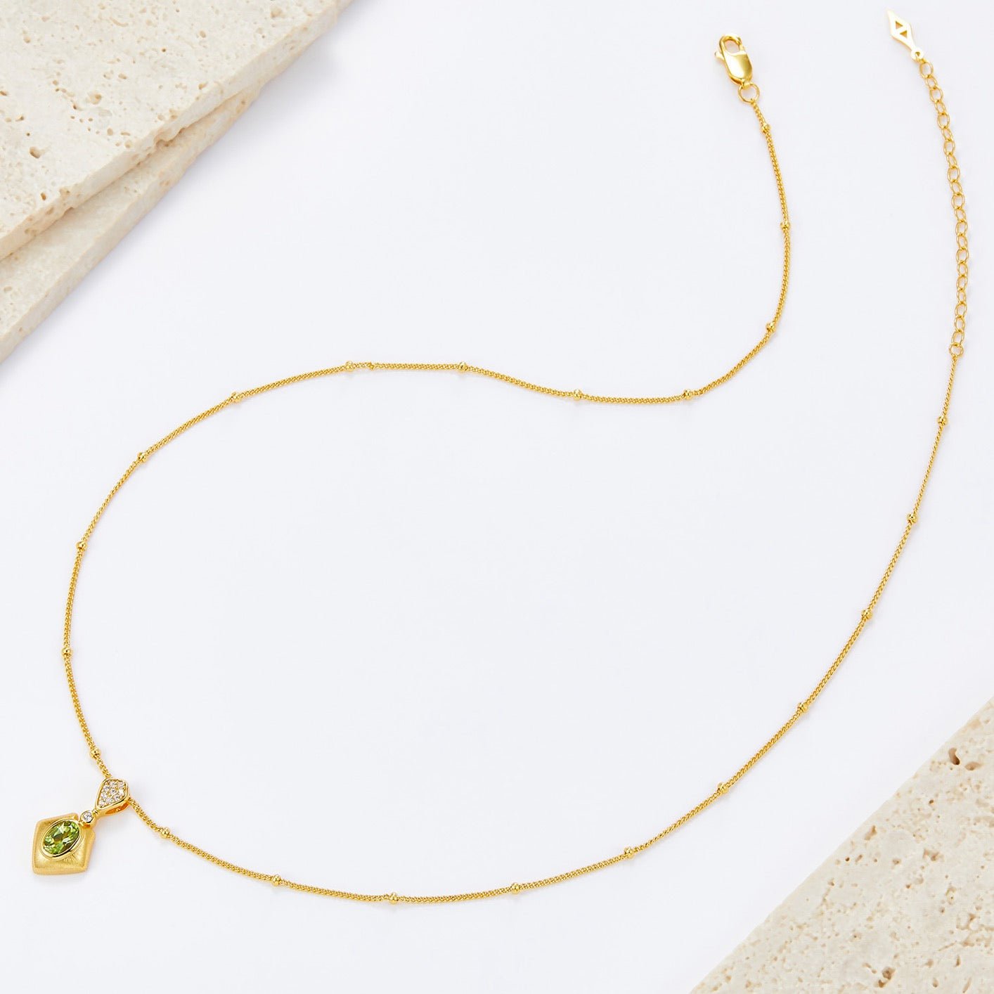 Collier Talisman Olive