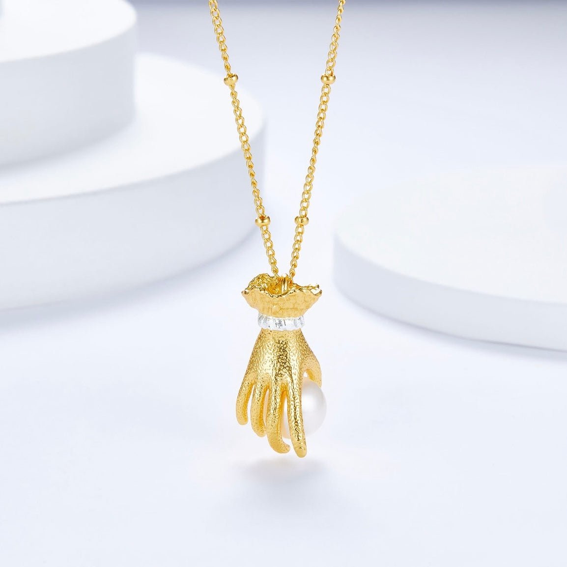 Collier Pearl in Palm