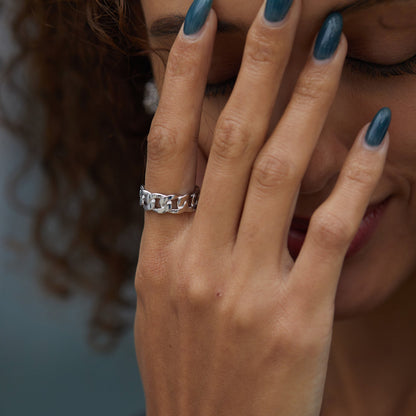 Model with blue nails wearing the Awakened Time white gold vermeil chain ring.