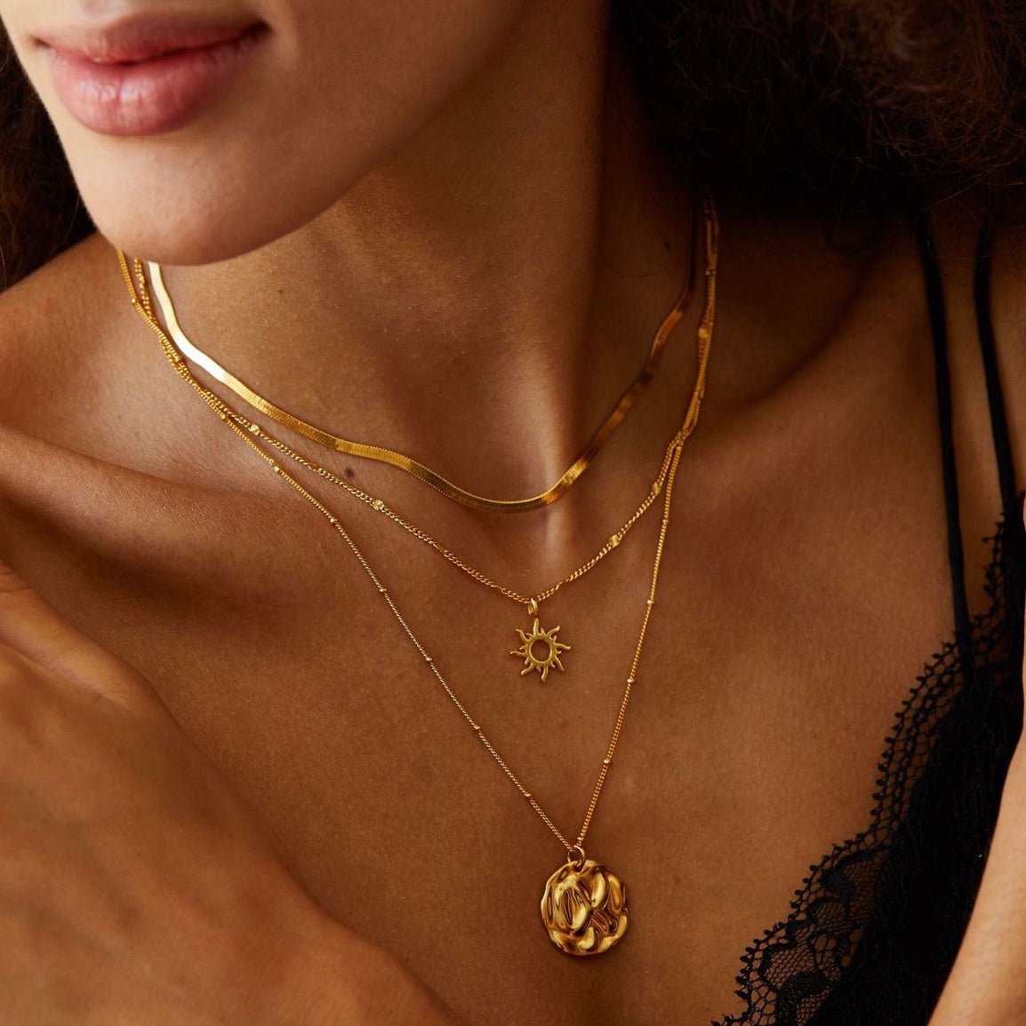 Close-up of the Helia necklace chain extender and clasp in gold vermeil