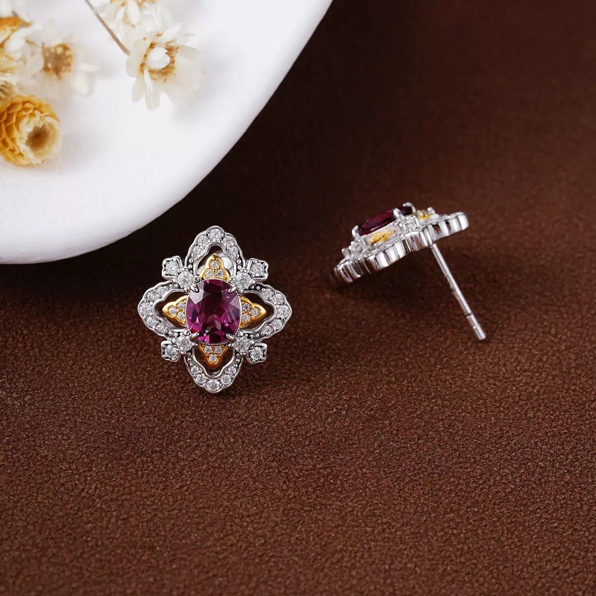 Front view of one La Rosa di Firenze earring alongside a side view showing the earring post and backing.
