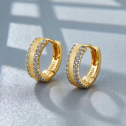 Orecchini a cerchio aderenti in oro con zirconi cubici Lumière | Awakened Time